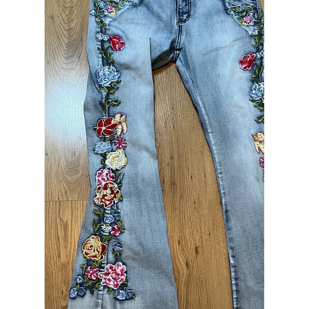 Womens Flare Jeans 29 Waist Light Wash Floral Embroidered Denim Raw Hem Boho - Picture 3 of 11